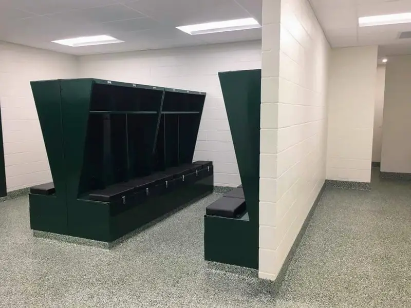 Flake epoxy floor in a locker room